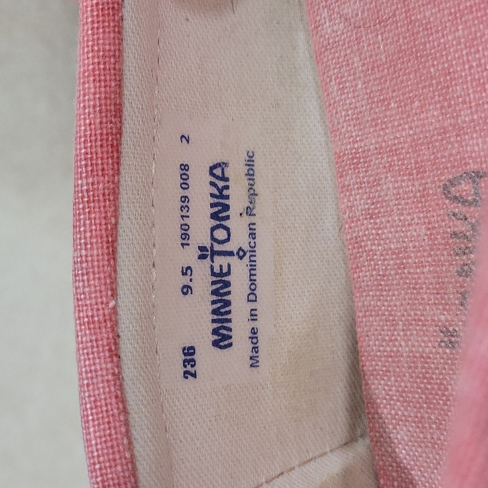 Pink Minnetonka Canvas Moccassions Size 9.5 - Picture 2 of 5